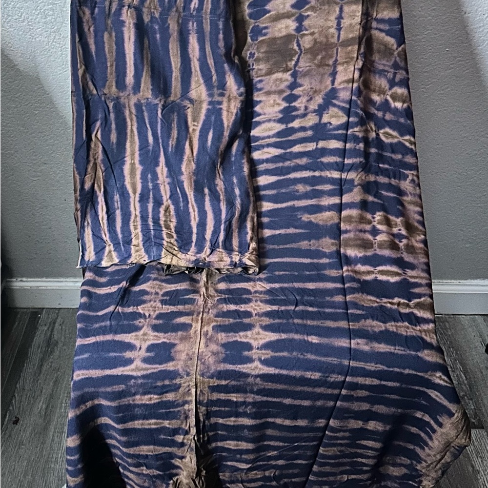 Elegant Tie-Dye Maxi Dress